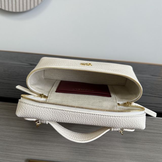 CC grained calfskin small vanity with chain AP5346 white