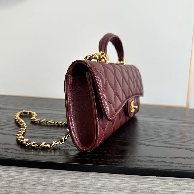 CC lambskin clutch with chain AP5280 bordeaux
