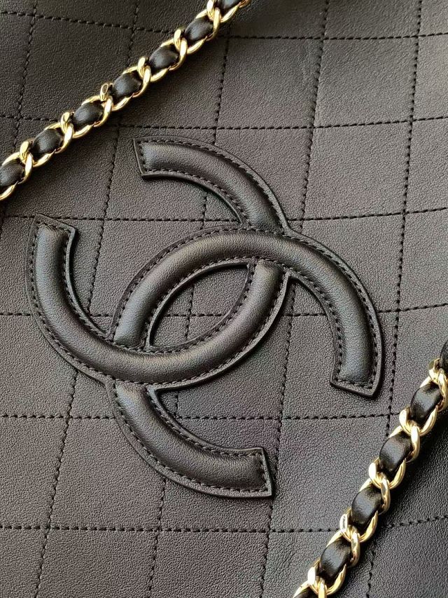 CC calfskin small shopping bag AS6200 black