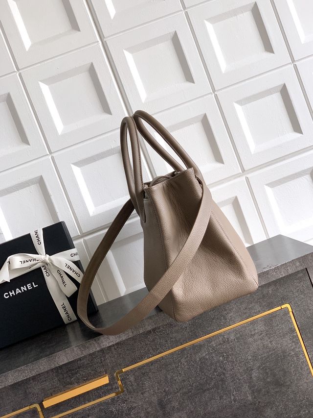 CC grained calfskin medium tote bag AS2157 light brown