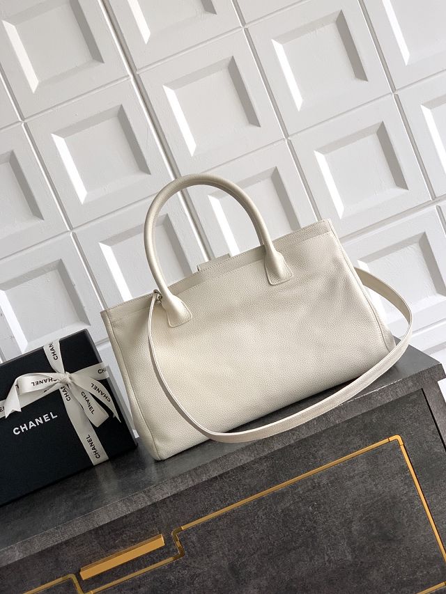 CC grained calfskin medium tote bag AS2157 white