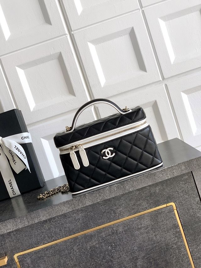 CC lambskin vanity with chain AP5240 black