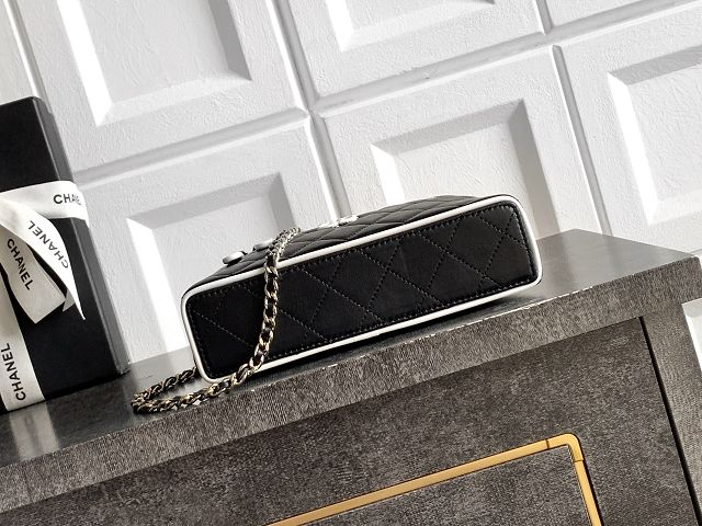 CC lambskin vanity with chain AP5240 black