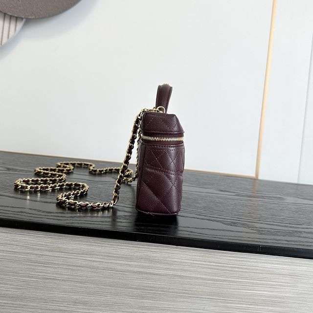 CC grained calfskin vanity with chain AP5475 bordeaux