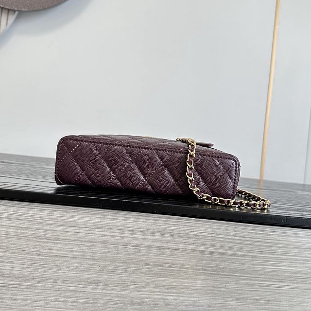 CC grained calfskin vanity with chain AP5475 bordeaux