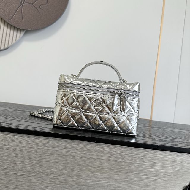 CC metallic calfskin vanity with chain AP5475 silver