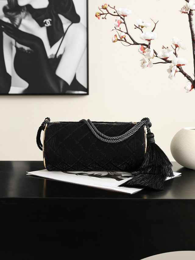 CC velvet clutch with strap AP5310 black