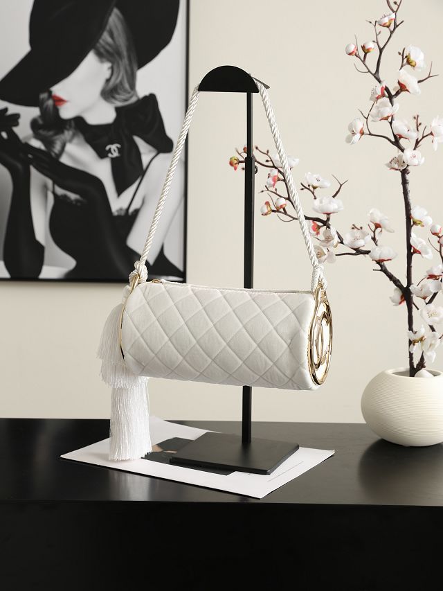 CC velvet clutch with strap AP5310 white