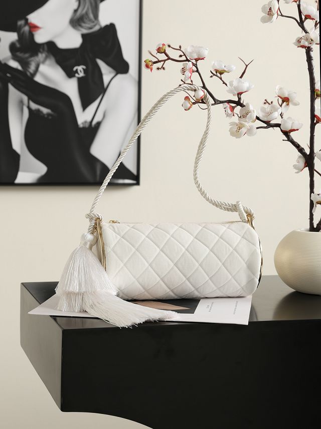 CC velvet clutch with strap AP5310 white