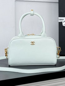 CC calfskin clutch with strap AP5528 light green