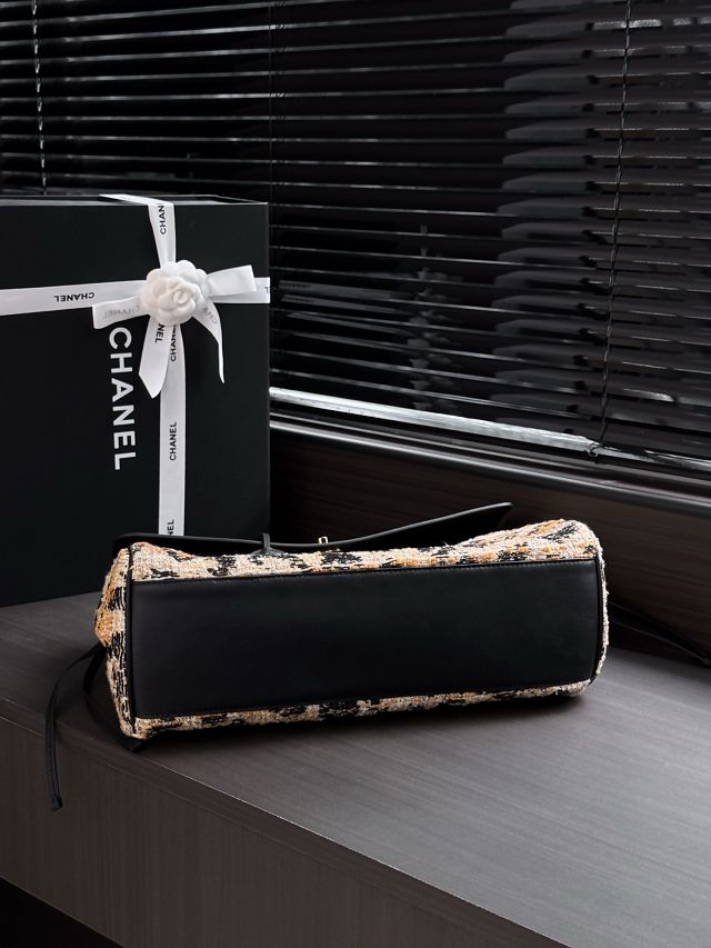 CC tweed medium shopping bag AS6428 black