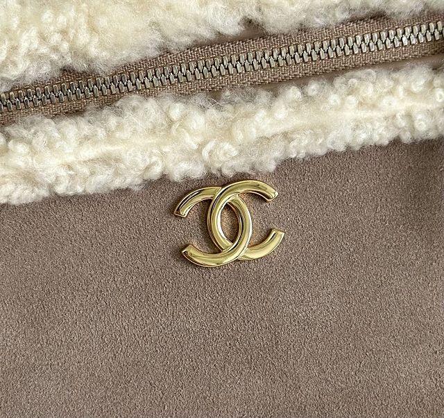 CC shearling large vanity with chain AP5347 