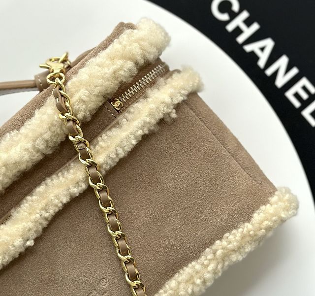 CC shearling large vanity with chain AP5347 