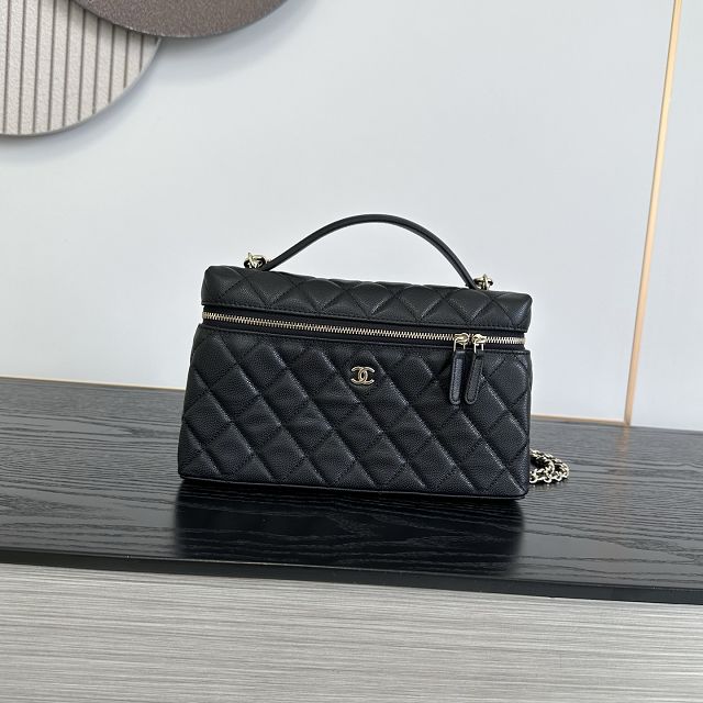 CC grained calfskin large vanity with chain AP5347 black