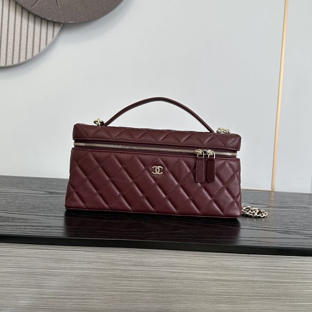 CC grained calfskin vanity with chain AP5436 bordeaux