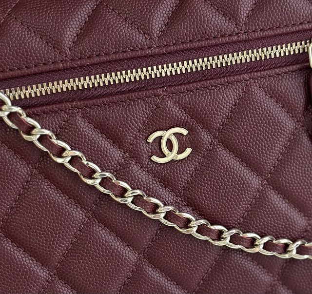 CC grained calfskin vanity with chain AP5436 bordeaux
