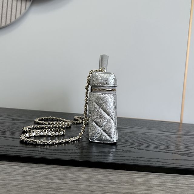 CC grained calfskin vanity with chain AP5436 silver 