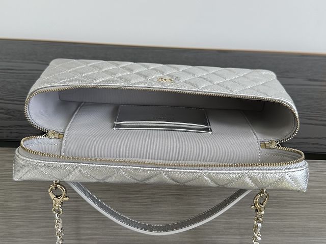 CC grained calfskin vanity with chain AP5436 silver 