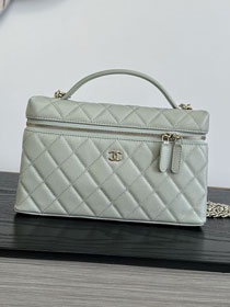 CC grained calfskin large vanity with chain AP5347 light grey