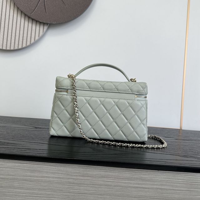 CC grained calfskin large vanity with chain AP5347 light grey