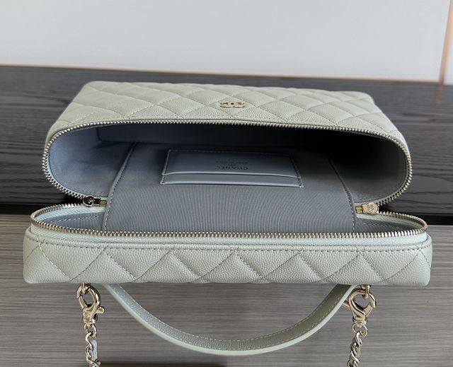 CC grained calfskin large vanity with chain AP5347 light grey
