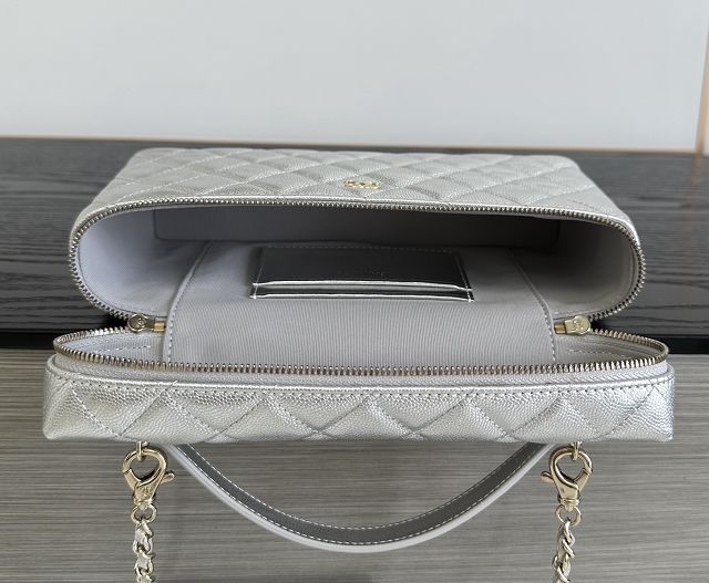 CC grained calfskin large vanity with chain AP5347 silver 